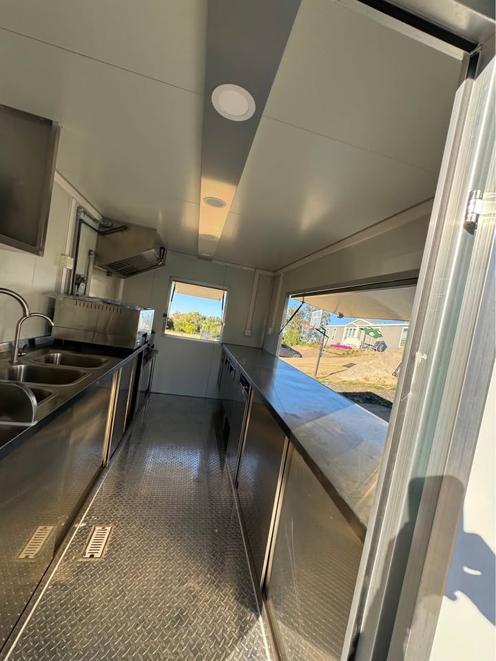 Mobile Food Trailer (Model 109666) - Image 3
